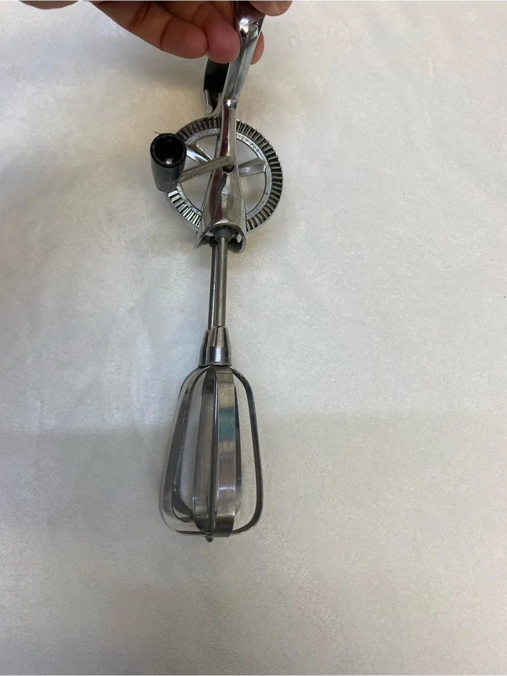 Vintage MAYNARD EGG BEATER HAND MIXER CREAM HANDLE ROTARY UTENSIL Works Great